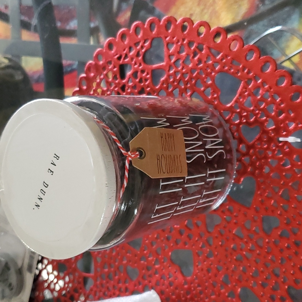 Rae dunn canister full with 100 rubber bands love mine I wear then use when